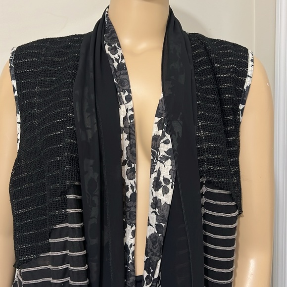 MULTIPLES OPEN SCARF VEST SIZE 2X Floral Black Bling - Picture 2 of 9